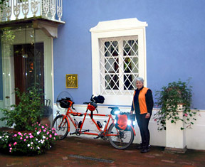 tandem and Rose Ann in front of a hotel